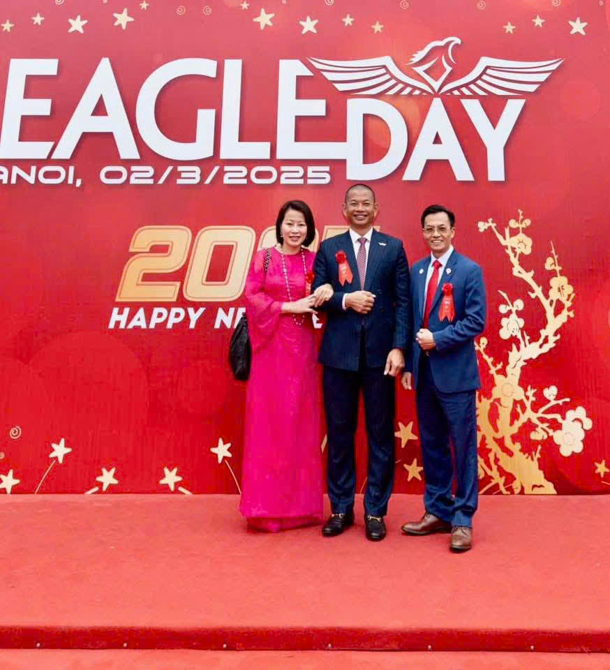 Cao Nguyệt Hằng cùng Thầy Phạm Thành Long tại Eagle Day, Hà Nội 02/03/2025